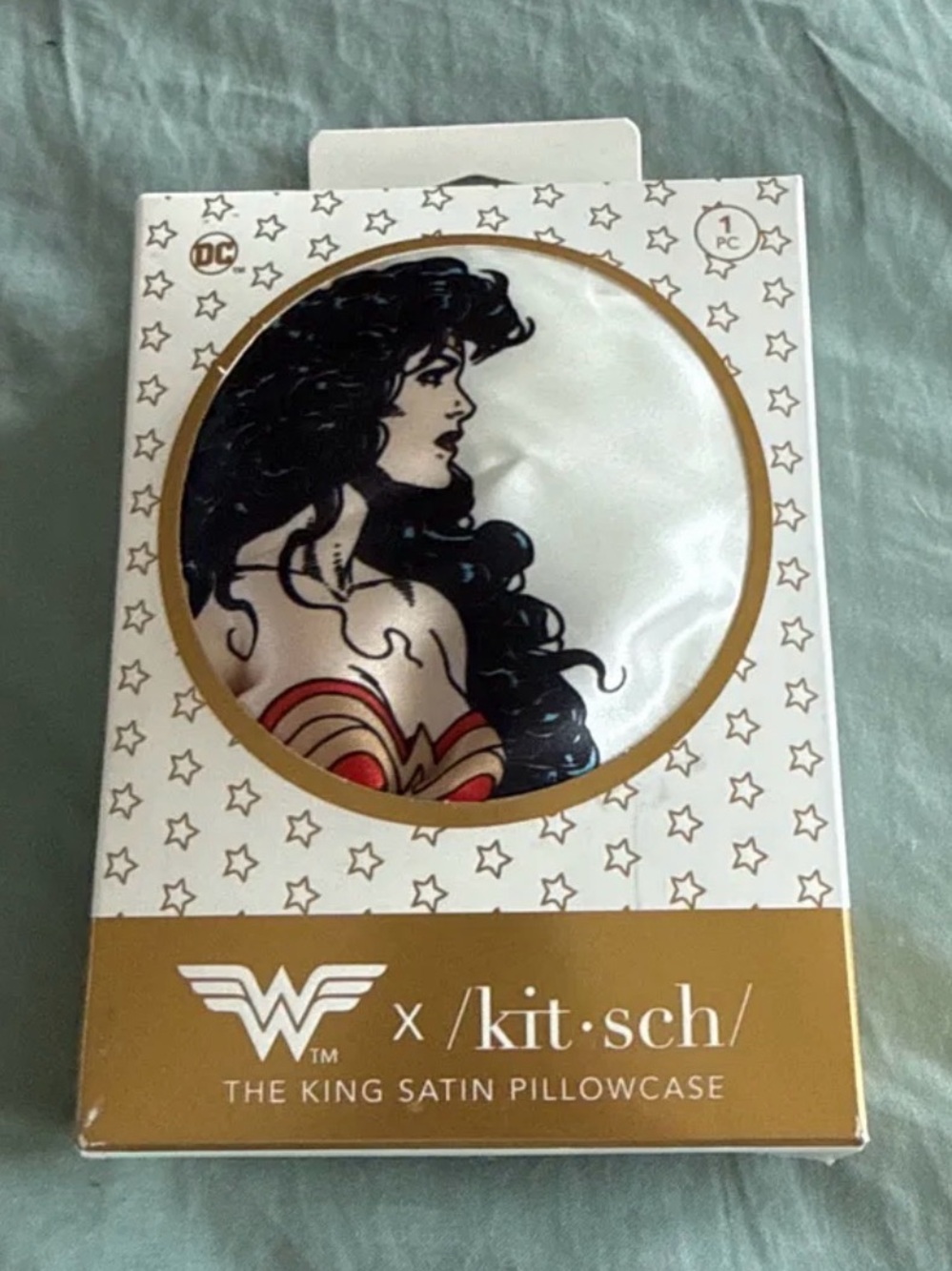 KITSCH x WONDER WOMAN SATIN PILLOWCASE - King Size 19x36